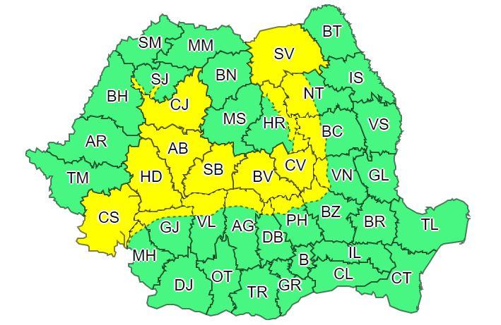 Revin furtunile! Clujul, sub COD GALBEN de ploi, descărcări electrice și grindină