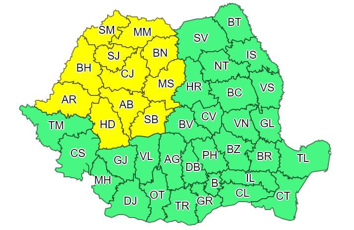 Revin furtunile! Clujul, sub COD GALBEN de ploi, descărcări electrice și grindină