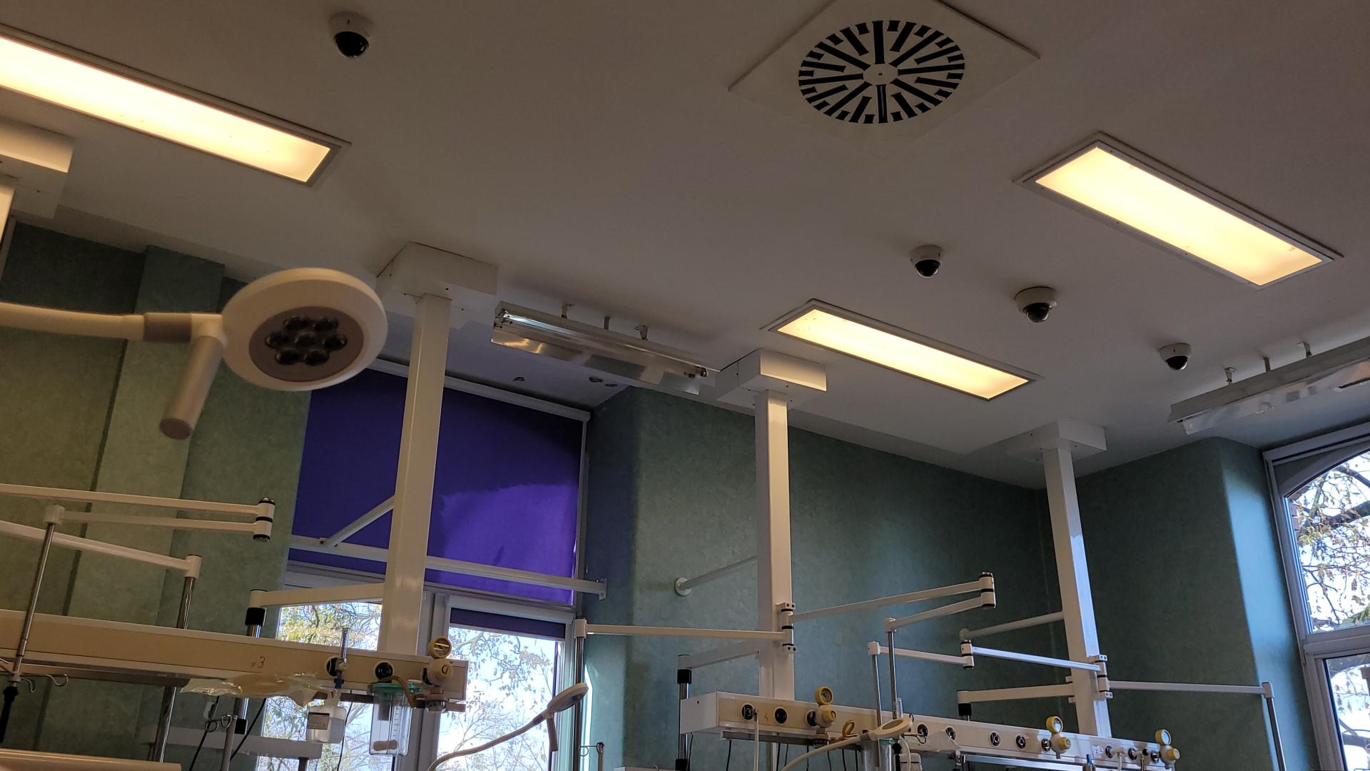 Premieră, în România, la Secția de Neonatologie I din Cluj: Sisteme de camere pentru transmisiuni live la terapie intensivă/ Părinții, incluși în îngr
