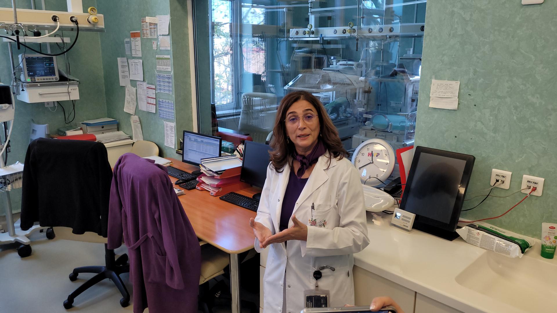 Premieră, în România, la Secția de Neonatologie I din Cluj: Sisteme de camere pentru transmisiuni live la terapie intensivă/ Părinții, incluși în îngr