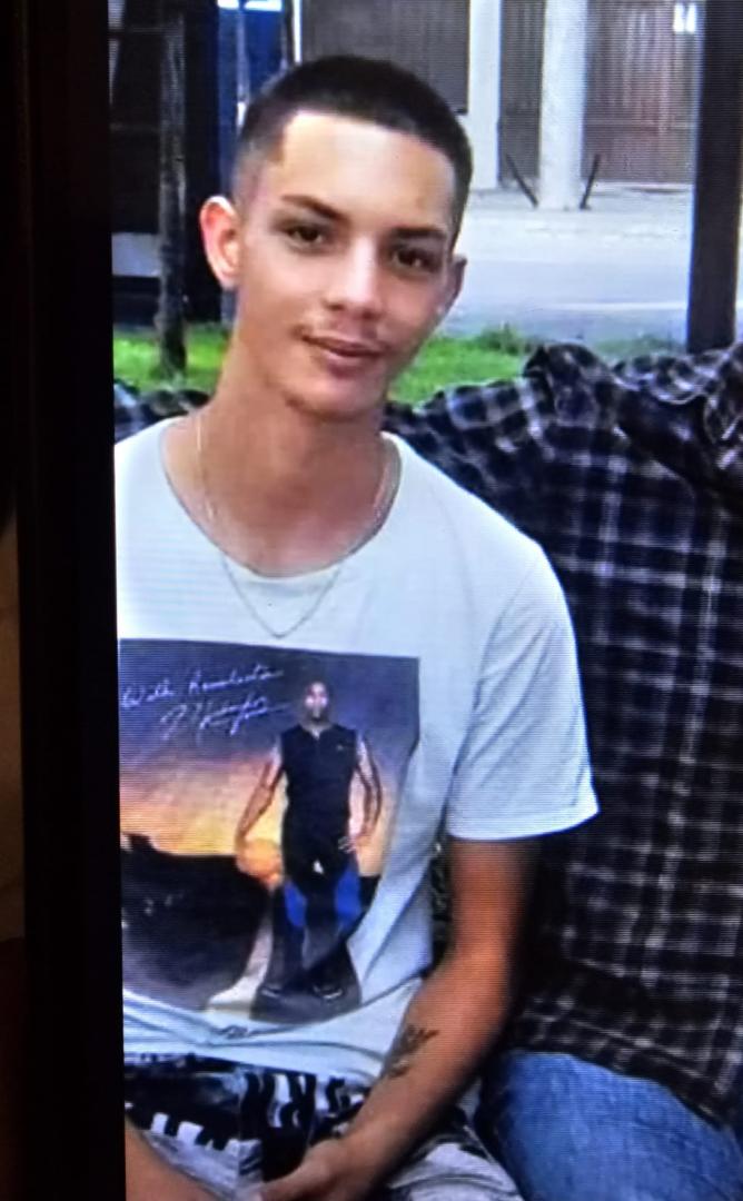 L-AȚI  VĂZUT? Un t&acirc;năr &icirc;n v&acirc;rstă de 16 de ani a dispărut de acasă