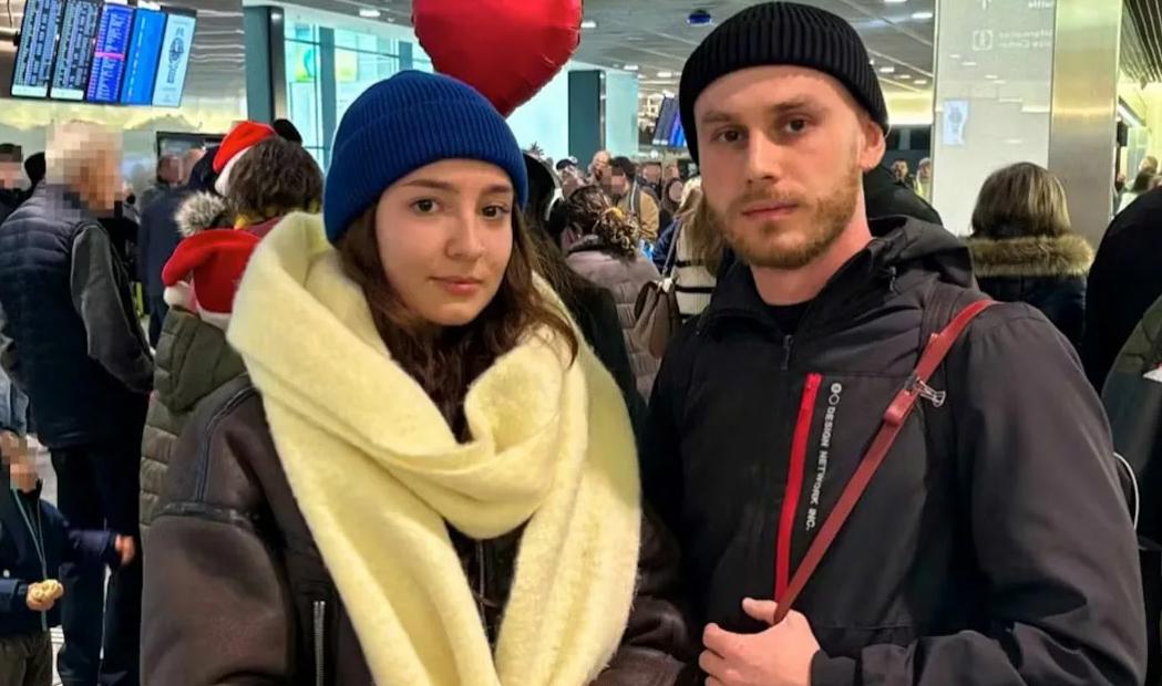 Avion plin cu români, la un pas de tragedie / „Am crezut că vom muri” / „Am cerut stewardeselor și stewardului să mă ajute să-i pun copilului masca de