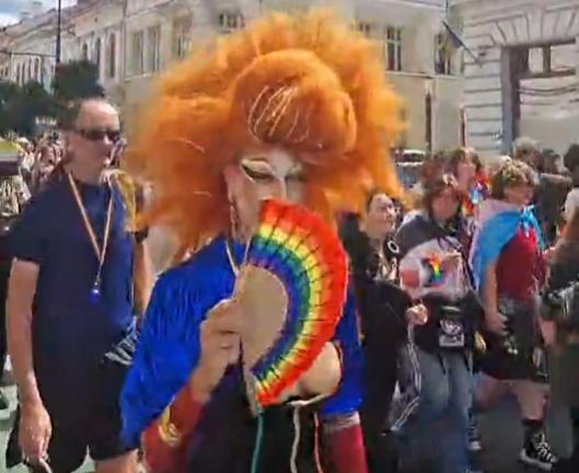 A început parada Cluj Pride 2025! Marșul a pornit din Piața Unirii prin centrul Clujului