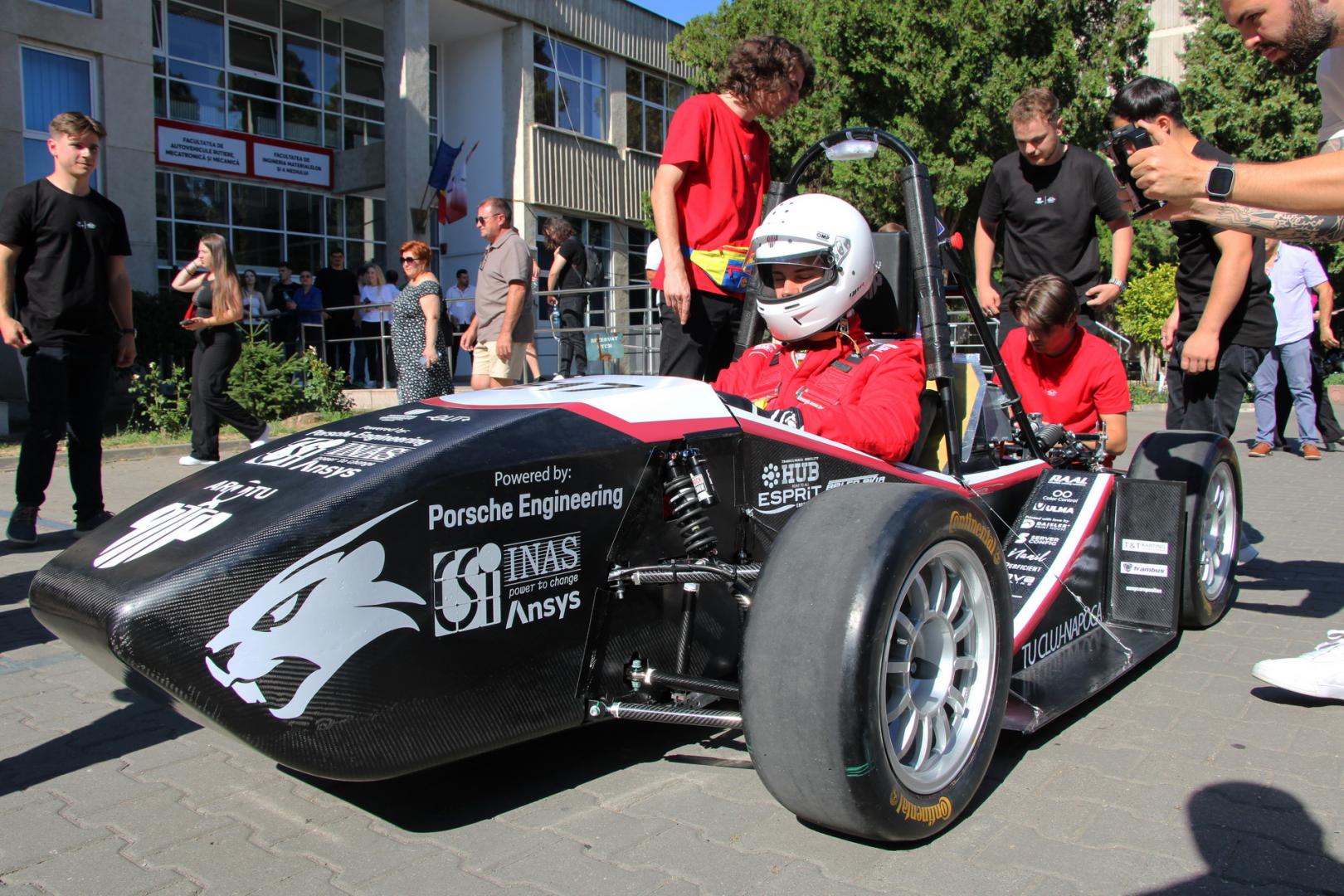 Studenții de la UTCN au lansat noul monopost electric cu care vor concura pe circuitul de Formula 1 Hockenheimring