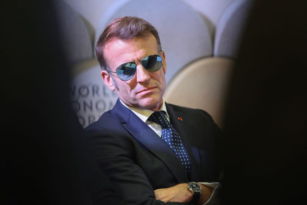 &rdquo;James Bond&rdquo; de Franța! Macron face furori pe rețelele de socializare cu ochelarii de soare tip aviator