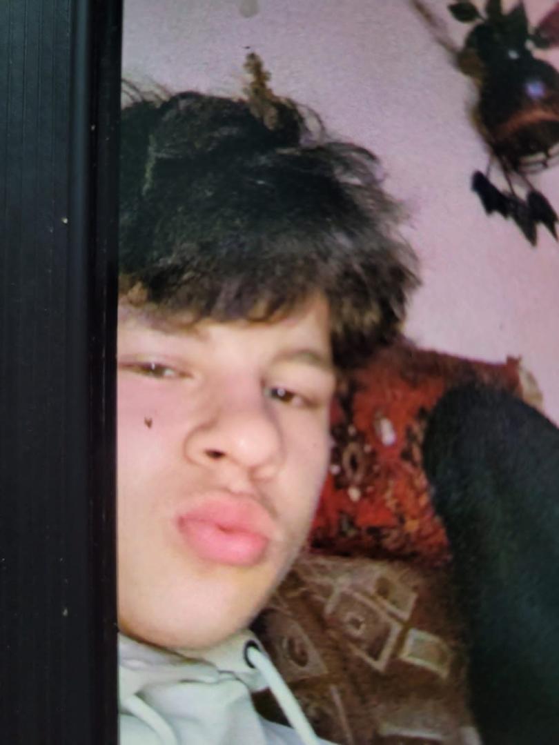 L-AȚI VĂZUT? Adolescent de 17 de ani, dat dispărut. Sunați la 112 dacă &icirc;l vedeți