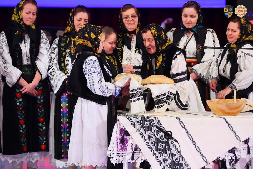 Tradiții &icirc;n Miercurea Mare. Ziua &icirc;n care se face prescura pentru a fi sfințită &icirc;n Joia Mare/ Ce NU e bine să facă femeia &icirc;n Săptăm&acirc;na Mare