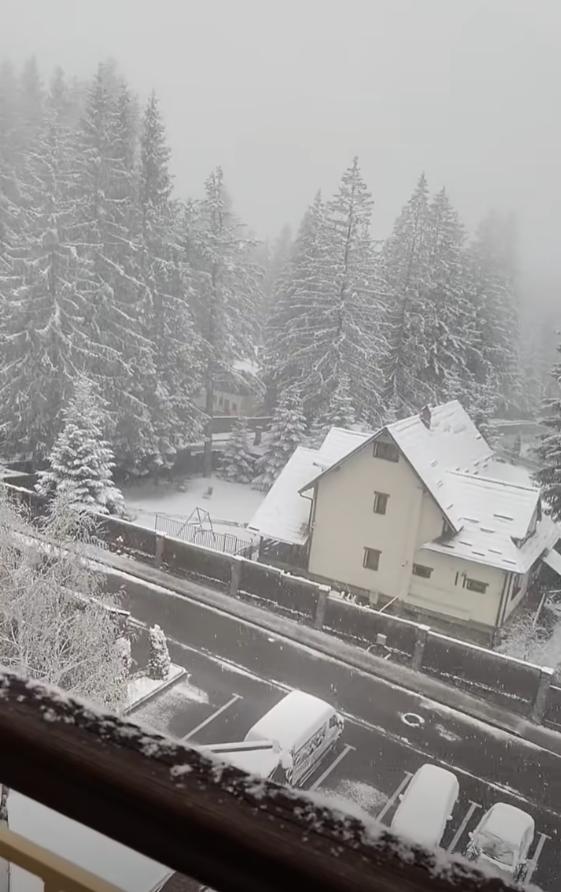 Minivacanță de 1 Mai pe p&acirc;rtie! La munte a nins la munte și s-a așternut strat de zăpadă