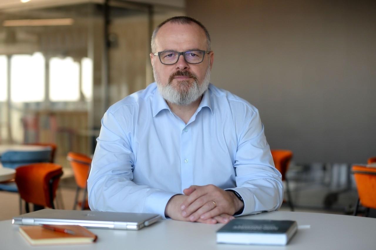 UCMS by AROBS lansează workTeam, o nouă platformă integrată de HR și payroll, construită pe automatizare și inteligență artificială