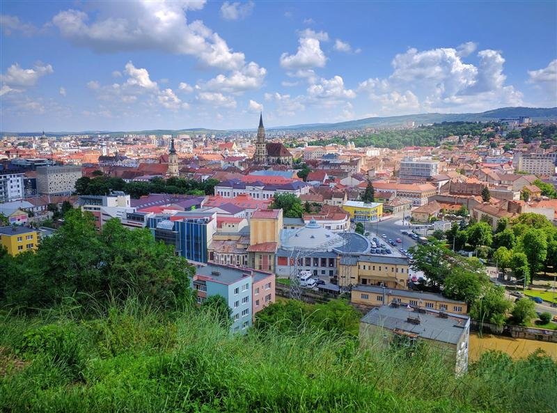 Piaţa imobiliară continuă să se scumpească, durata de achiziţionare fiind mai mare în Cluj
