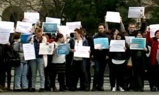 Biologi, chimişti şi biochimişti au protestat în fața Guvernului