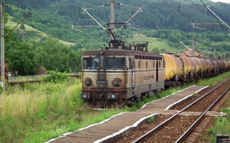 Sistemul de cale ferată din România a deraiat. CFR Marfă vrea blocarea conturilor Transferoviar