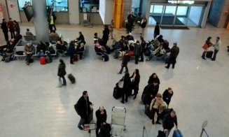 A încercat să-şi scoată copiii ilegal din ţară oferind mită unui poliţist de pe Aeroportul Cluj