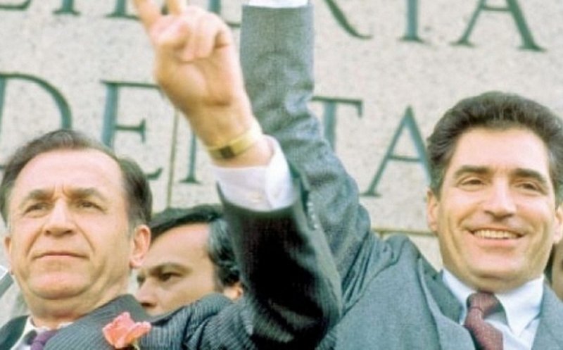 Cererea urmăririi penale a lui Ion Iliescu şi Petre Roman a ajuns la Cotroceni. Fostul premier: E absurd. O adevărată manipulare