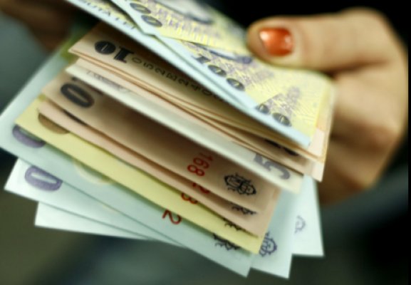 Peste jumătate dintre salariaţi nu primesc prime de Paști