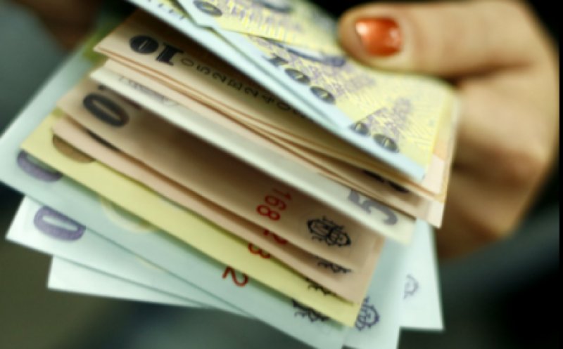 Peste jumătate dintre salariaţi nu primesc prime de Paști