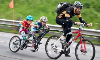 Dusul copiilor cu taxiul la școală, sport național în România. Manifest dur la Cluj de Ziua Mondială a Sănătății