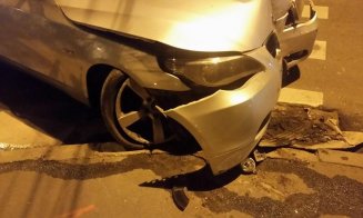 Şoferul care şi-a "înfipt" BMW-ul într-un stâlp de iluminat şi a fugit era băut