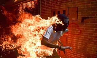 O fotografie cu un protestatar cuprins de flăcări a câştigat World Press Photo 2018