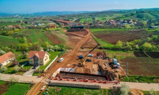 Casa care blochează autostrada. Șantierul Sebeș - Turda, văzut din dronă