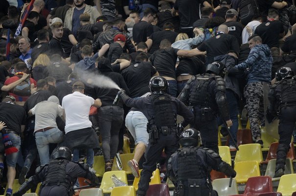 Cum au ajuns femeile și copiii victimele jandarmilor în derby-ul Steaua - Rapid