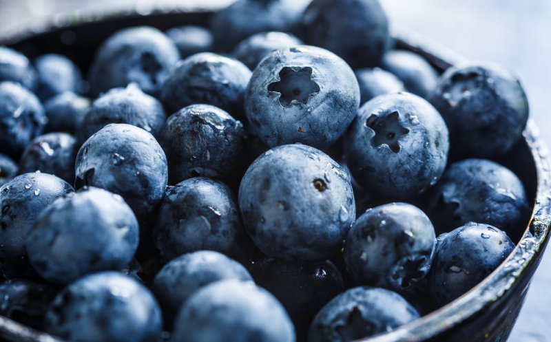 Cum slăbeşti şi îţi detoxifiezi organismul cu afine