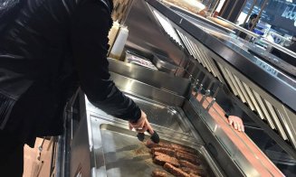 Clujenii au gătit mici din vită Black Angus la târgul de la Barcelona