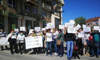 Miting al angajaţilor din Sănătate la Bucureşti şi protest la Prefectura Cluj