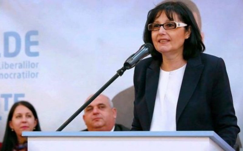 Steluţa Cătăniciu (ALDE Cluj): Preşedintele nu poate retrage nici moral, nici legal încrederea guvernului
