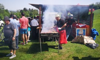 1 Mai în Hoia şi pe Valea Gârbăului, cu mici, bere şi muzică populară