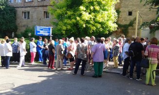 Grevă de avertisment şi la Cluj. Zeci de angajaţi protestează la Institutul Inimii şi Spitalul de Copii