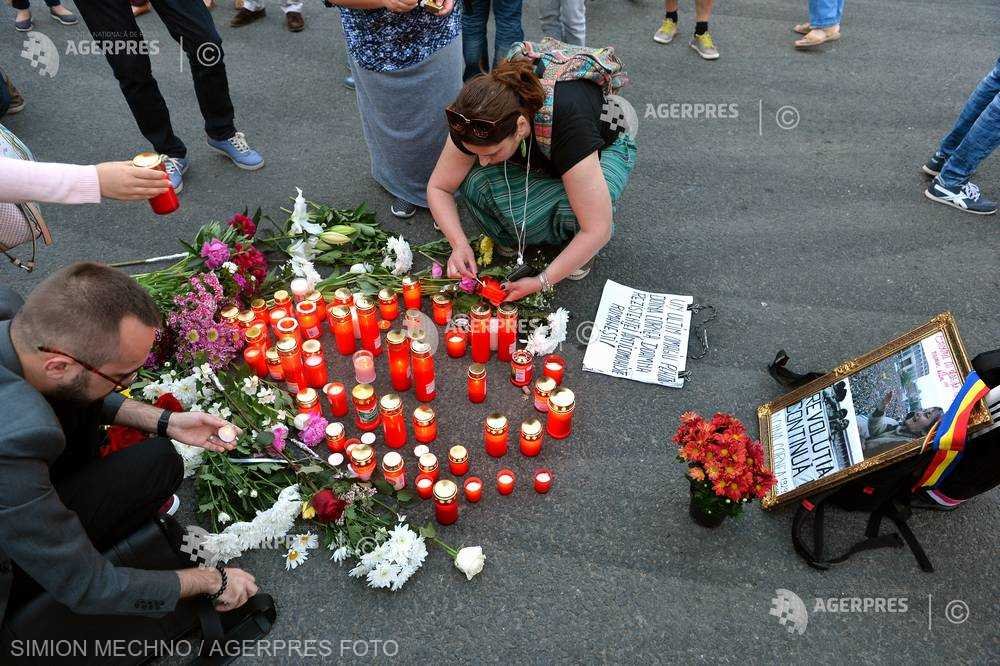 Omagiu adus Doinei Cornea în Piaţa Victoriei din București