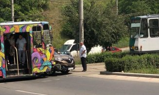 Unul din tramvaiele colorate din Cluj, accidentat în Mănăştur