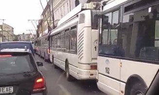Accident grav la Cluj: Motociclist în stare critică după ce a fost lovit de un autoturism. Motocicleta în flăcări