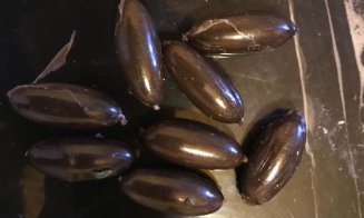 Cocaină, LSD, ecstasy! Doi traficanţi de droguri, prinşi în flagrant la Cluj
