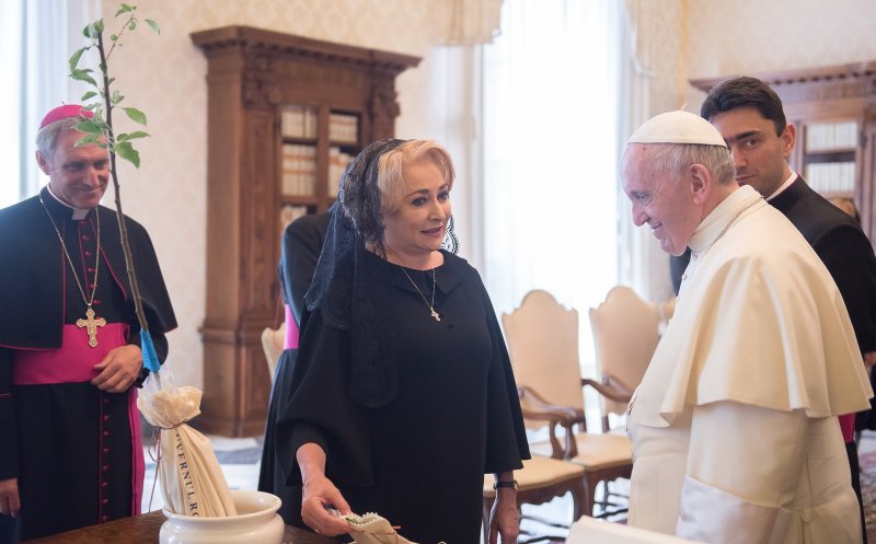 Viorica Dăncilă, după întâlnirea cu Suveranul Pontif: "M-a întrebat dacă am puterea să duc la sfârşit acest mandat"