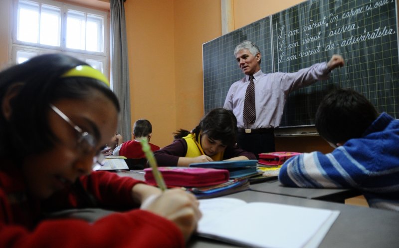 Atenție, elevi! Salariile mari ale profesorilor vin cu inspecții inopinate la ore