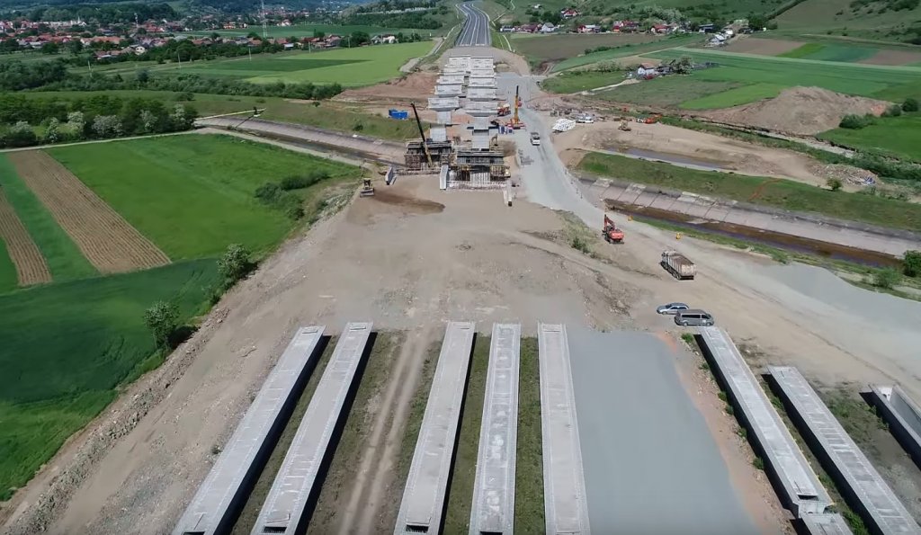 Cum progresează lucrările la podul care leagă autostrăzile din jurul Clujului