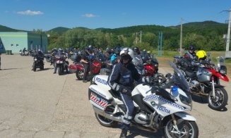 Poliţiştii din Cluj, alături de motociclişti. Ce sfaturi le dau şoferilor şi conducătorilor pe două roţi