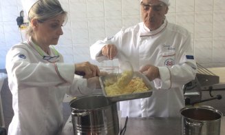 Maeștrii italieni pregătesc viitorii gastronomi din Cluj