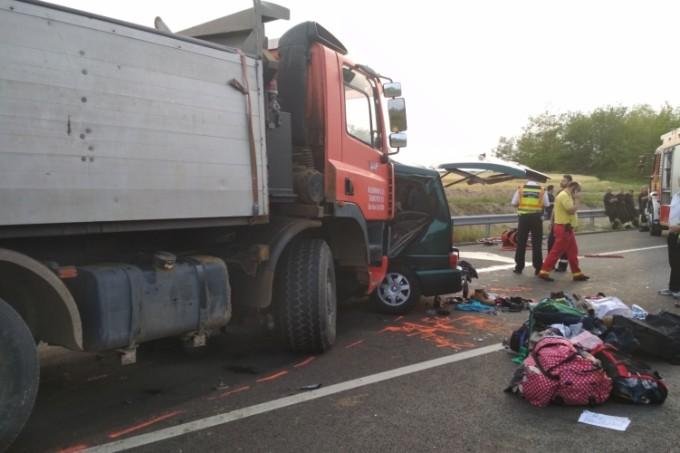 9 români au murit într-un accident în Ungaria. Şoferul ar fi transmis live pe Facebook, în momentul impactului