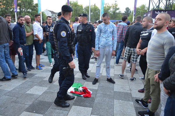 Maghiarii, romii şi minorităţile sexuale, ţinta "hate speech" în România. Raportul aminteşte de steagul Ungariei ars la  EuroBasket Cluj
