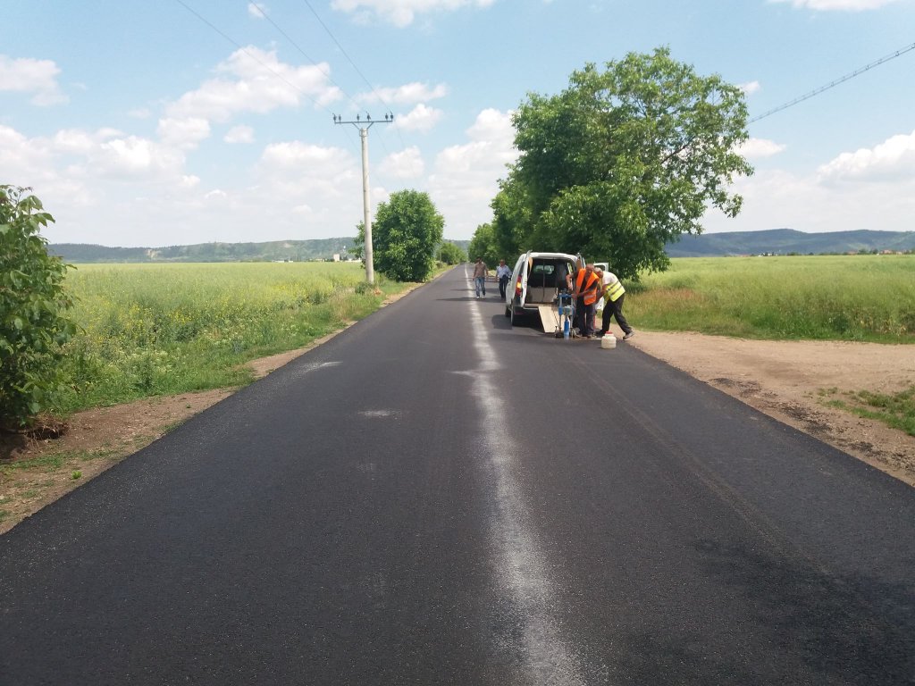 Au fost finalizate lucrările de asfaltare pe drumul ce duce la Aeroportul militar din Luna