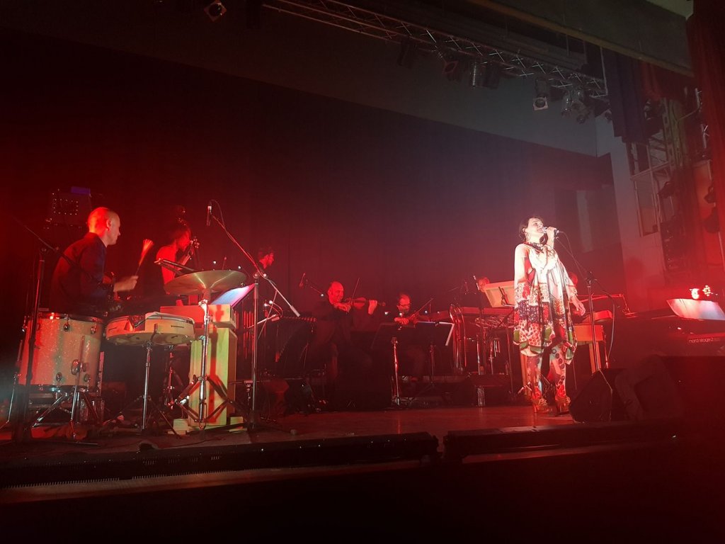 TIFF aduce (şi) muzică bună la Cluj. Raiul The Colorist Orchestra & Emiliana Torrini