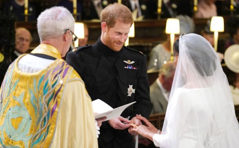 De ce au râs invitaţii în momentul în care Prinţului Harry şi Meghan Markle rosteau jurămintele