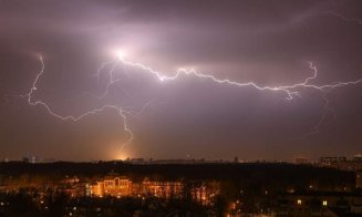 O nouă alertă meteo: Ploi torențiale, descărcări electrice și furtuni până mâine seară