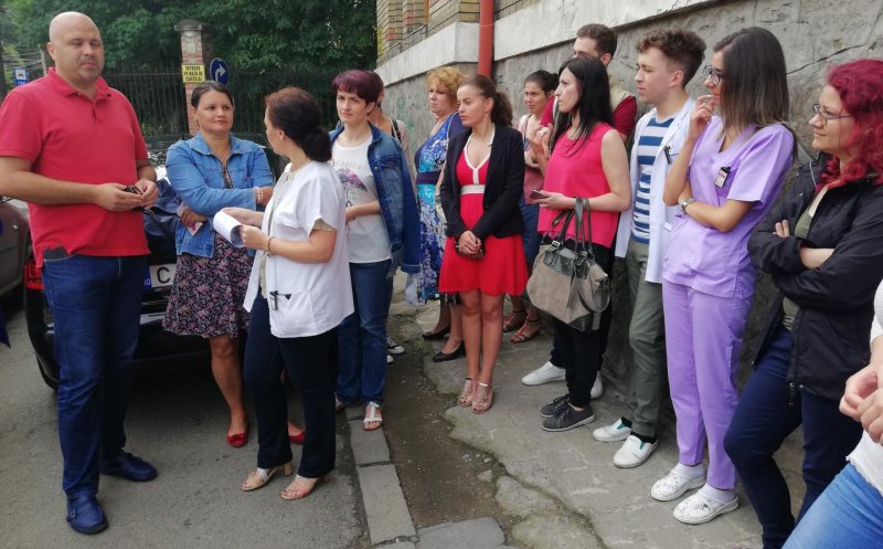 După proteste, ameninţări cu demisia în bloc şi intervenţia lui Ungureanu, angajaţii Spitalului Judeţean Cluj îşi primesc salariile cuvenite