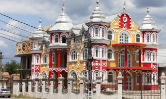 Carte poştală din Spania. "Cluj, o călătorie în inima Transilvaniei", cu oprire la palatele romilor din Huedin