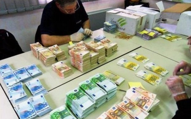 România se împrumută cu o sumă uriașă pentru trei decenii de acum încolo