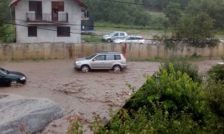 Bilanţul după furtună. Zeci de curţi şi subsoluri, inundate în Cluj